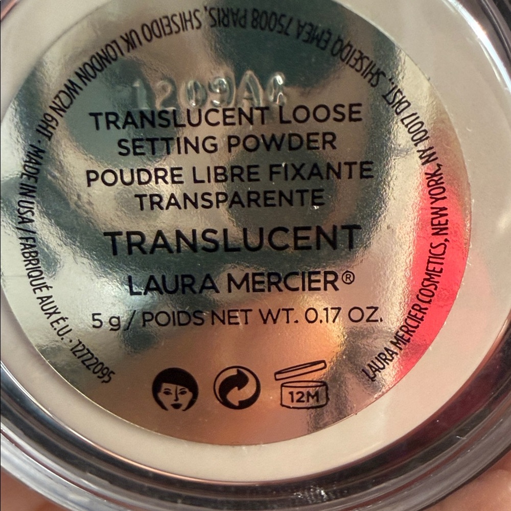 Laura Mercier Translucent Loose Setting Powder - Picture 4 of 4